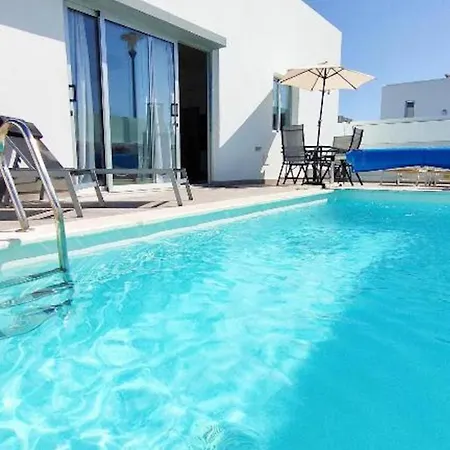 La Asomada, Villa